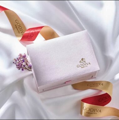 GODIVA 巧克力粉色珠寶禮盒12顆裝-